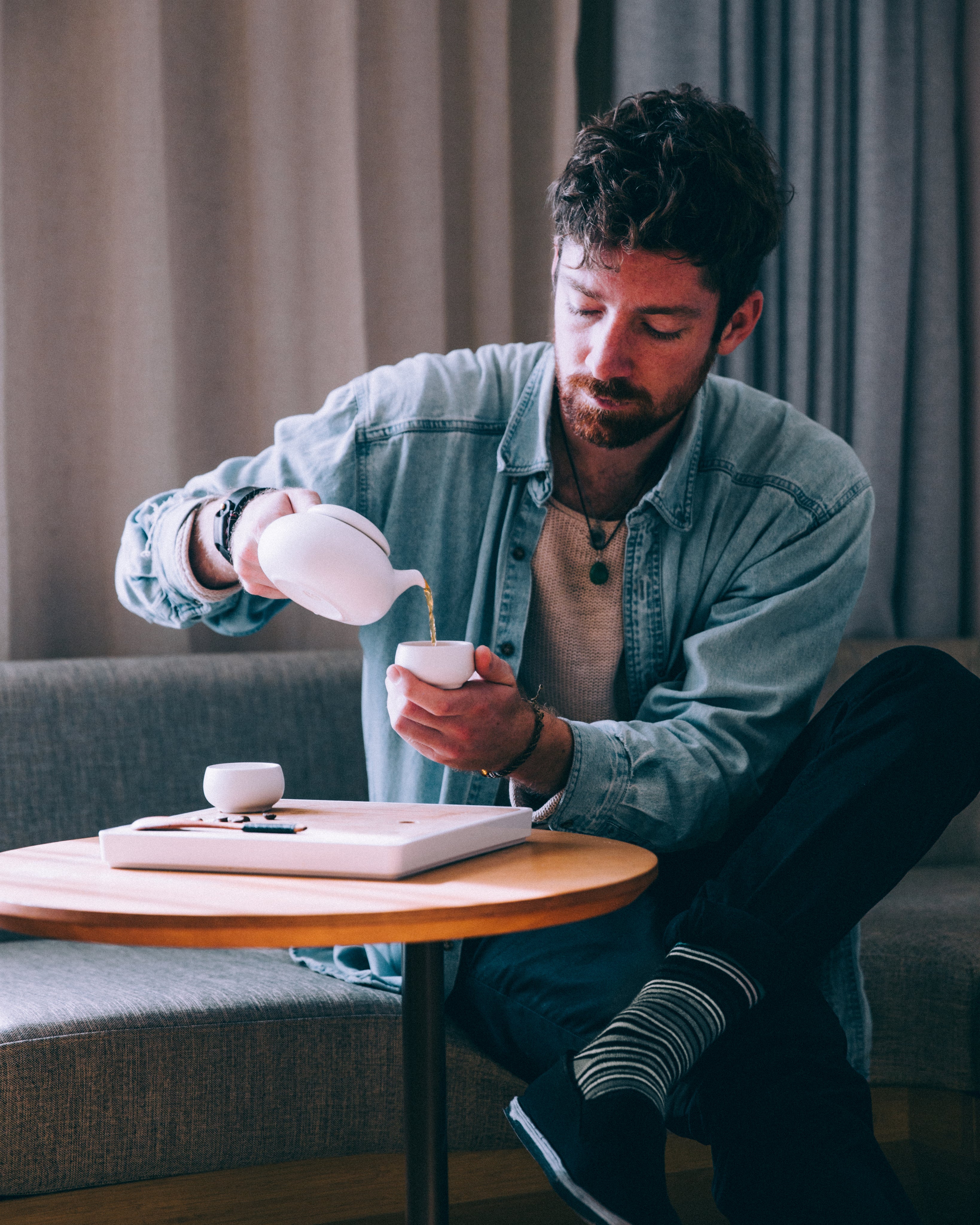 files/man-pouring-tea.jpg